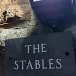 Сasa de vacaciones The Stables District Retreat By Polkastays