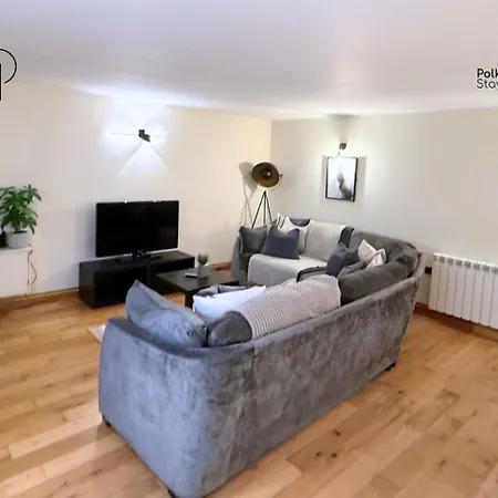 Dom wakacyjny The Stables District Retreat By Polkastays