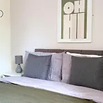 بيت للعطل The Stables District Retreat By Polkastays تراوتبك